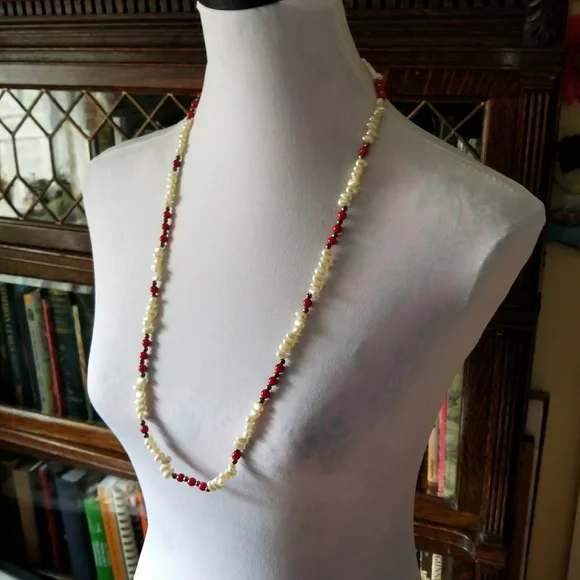 Vintage necklace red, gold, white faux pearl bead beaded pearlcore retro - Picture 4 of 8